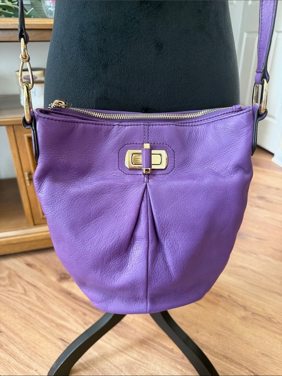 B Makowsky Purple Leather Crossbody Bucket Bag with Gold Hardware, EUC